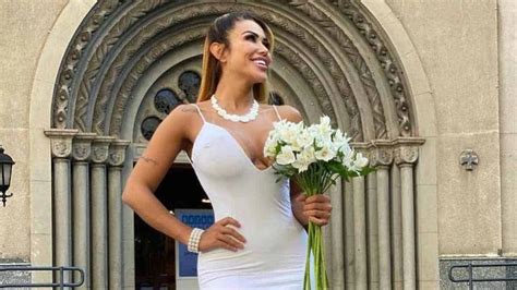 La modelo brasileña que se había casado consigo misma se